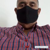 Mujer que le guste compartir ver tele