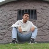 Trabajo y estudio. Amistad o algo serio.