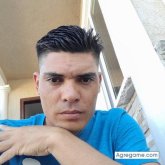 Busco: MujeresMe defino: Alto blanco ojos marron