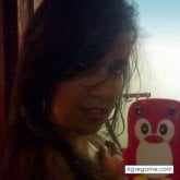 Trabajo. Busco hacer amistades. Me