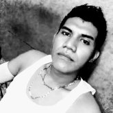 CHICAS. Operador. Jugar maquinitas.