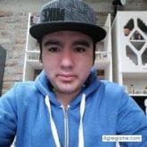 Busco pareja. Alegre. Trabajar.