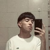 Amistades o una pareja. Chico sincero y