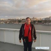 Busco pareja. Relación. Trabajador.