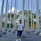 Enpleado. Que sea seria. Sin