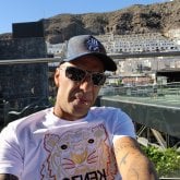 Agradable alegre y muy cariñoso.