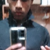 Mujer chaparrita hermosa. Tranquilo