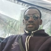 Étudiants. Un une fille sympa  et lâge