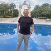 Trabajador. Relación seria estable.