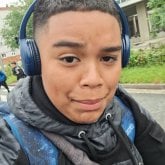 Una chica feliz y divertida. Juapo