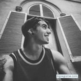 Busco ligar. Chica. No me defino eso