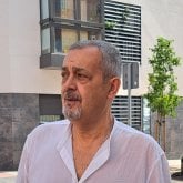 Busco una mujer alegre, extrovertida,