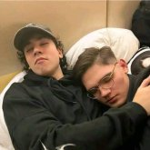 Hombre. Buena persona. Cantar.