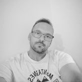 Instalador. Mujer de 35 a 45 años.