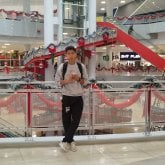 Estudiante. Busco conocer gente. Una