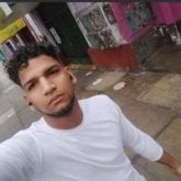 Empleado. Solo mujeres. Chévere..