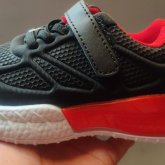 Buena chica. Soltero divertido.