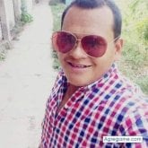 Travajador simpático alegre. Jugar