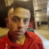 Mujeres de. 20 años  que sea pelinegra