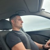 Chófer. Busco conocer gente. Antes hay