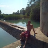 Trabajando. Busco conocer gente. Estoi