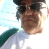 Una chica, con la que pueda salir de.