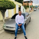 Una buena mujer. Una persona alegre.