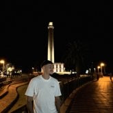 Quitarme la curiosidad. Una persona