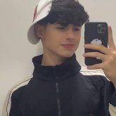 Una chiva con quien ligar. Soy un chico