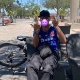 Amistad, lo que se de. Alto delgado,