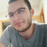 Alegre, divertido y salido.