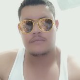 Encuentra Hombres solteros en Moca