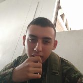 Una chica trabajadora valorar las cosas