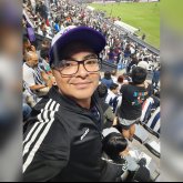 Busco pareja. Una dama en público, en