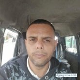 Busco pareja. Mujer alegre y sin