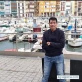 Busco conocer gente. Quero conocer