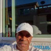 141166 chico soltero en North Hollywood