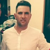 Depende del momento. Bueno bonito joven