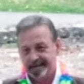 Una mujer natural educada y sincera