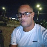 Estudiante. Busca hombres activos. Soy