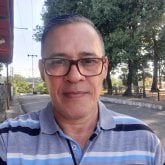 Madura entre 55 a 60 años. Soltero ,