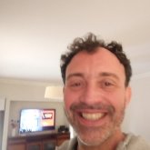 Mujeres divertidas y. Soltero cómodo