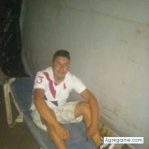 Busco pareja. Mujer. Alegre. Tomar.